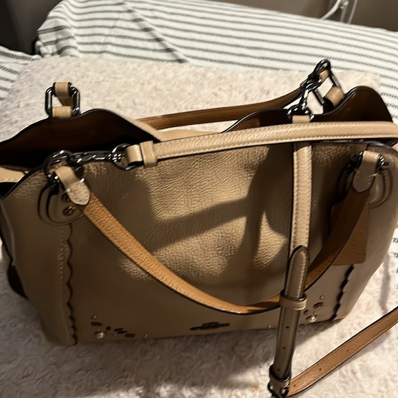 Coach Leather Tote Bag in Tan with Crossbody Strap and beading 9.5H x 15W - Picture 4 of 12